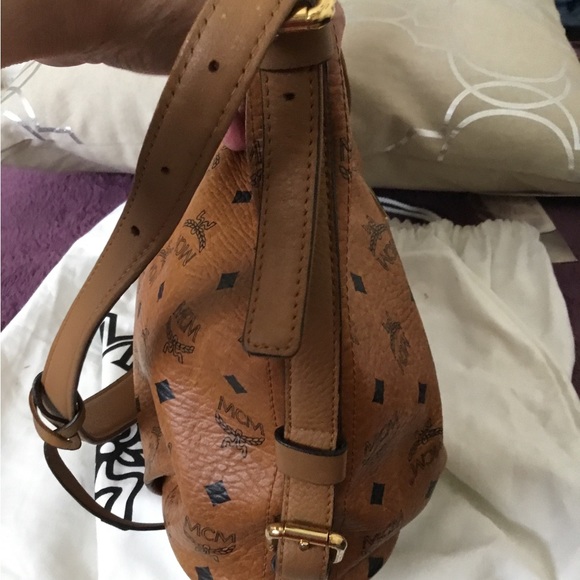 MCM Vistas Cognac Large Shoulder Bag With MCM Lock & Key - Picture 7 of 13